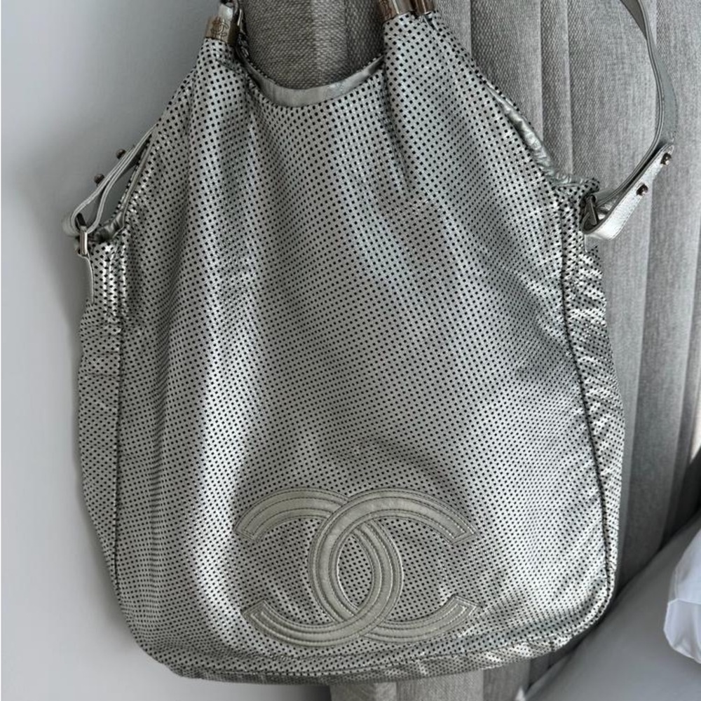 Chanel Metallic Rodeo Drive Hobo Tote Bag - Silver